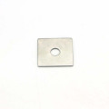 Chine Factory Special Galvanisé Square Trou Flat Aide